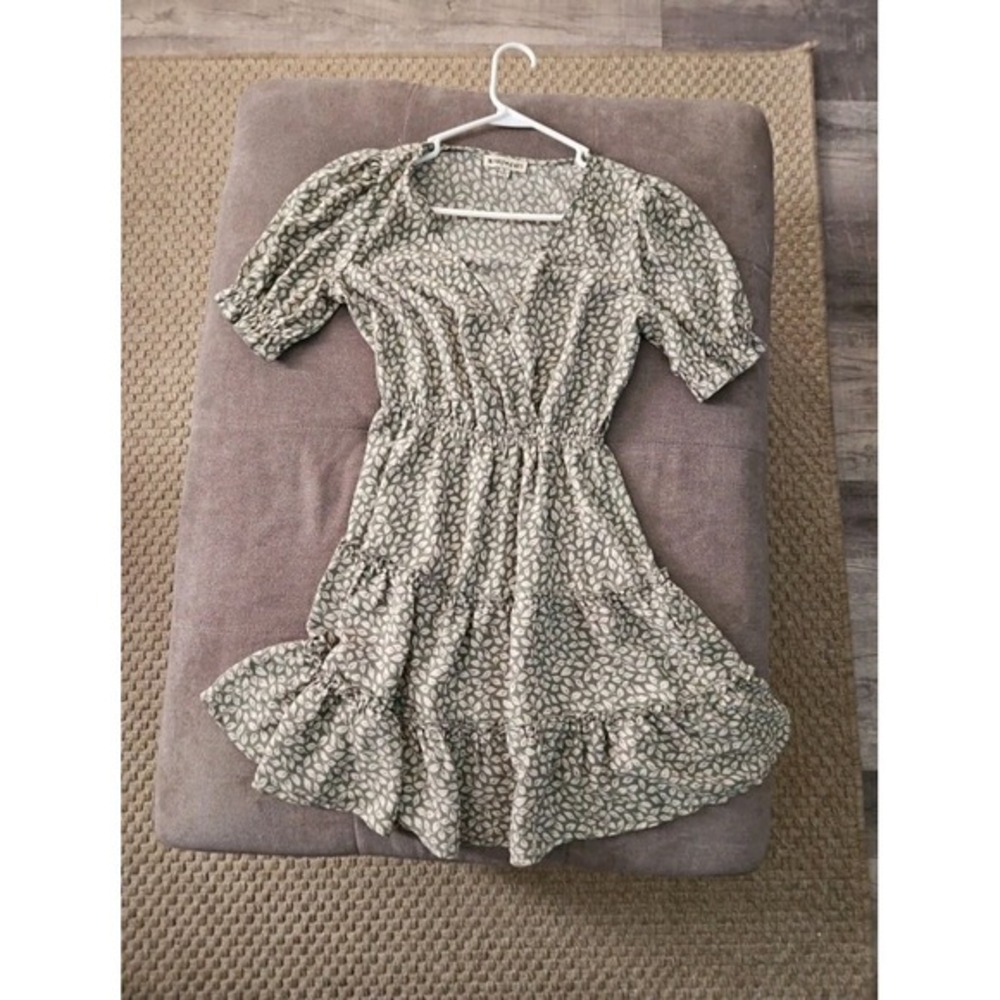 Inspired Hearts Women's Green Leaf Print Mini Dress Short Sleeve Tiered Small